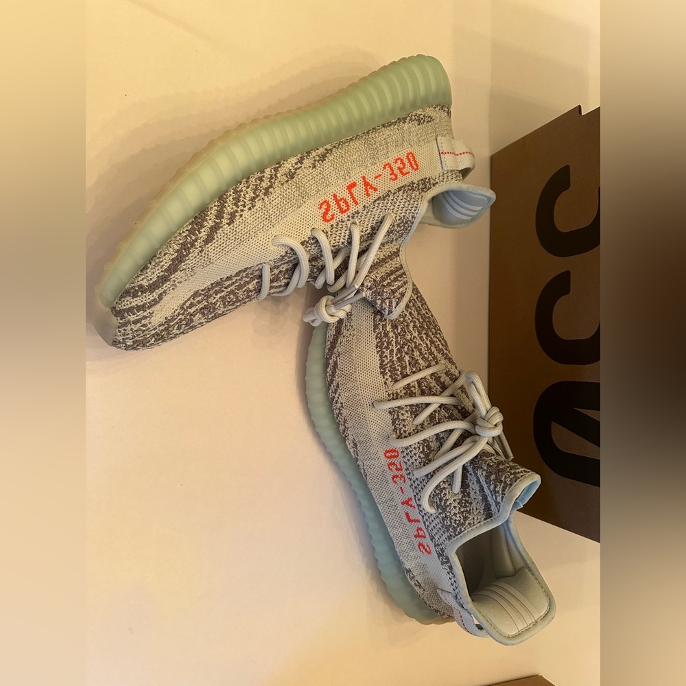 Size 10.5 Adidas Yeezy Boost 350 V2 Blue Tint Men’s Shoes NEW